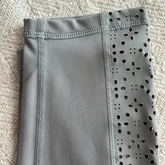 Aerie Chill Play Move 7/8 leggings Gray Size Medium - Picture 2 of 8